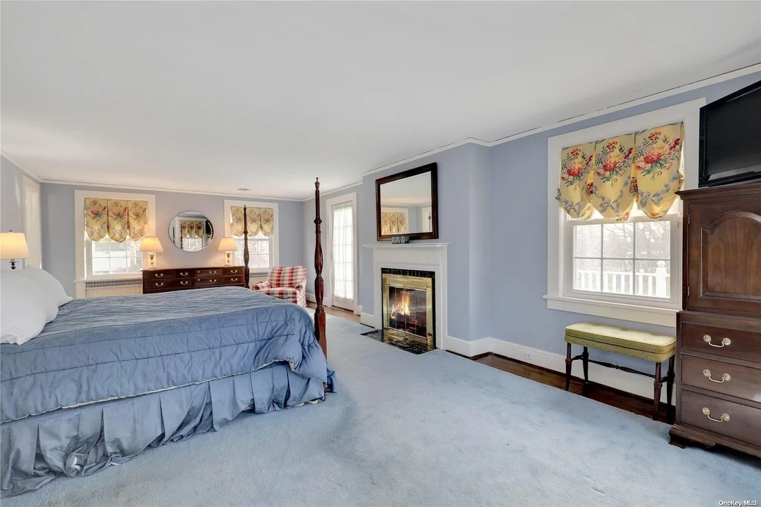 Photo of 87 W Islip Road