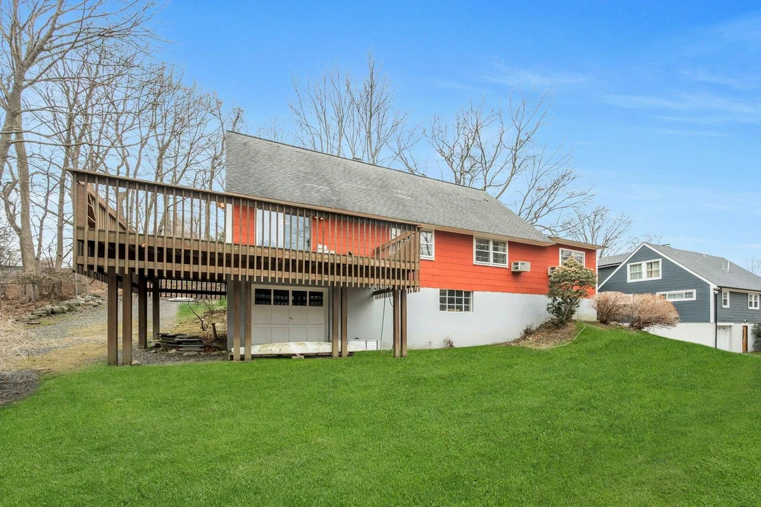 Photo of 180 N Hampton Drive