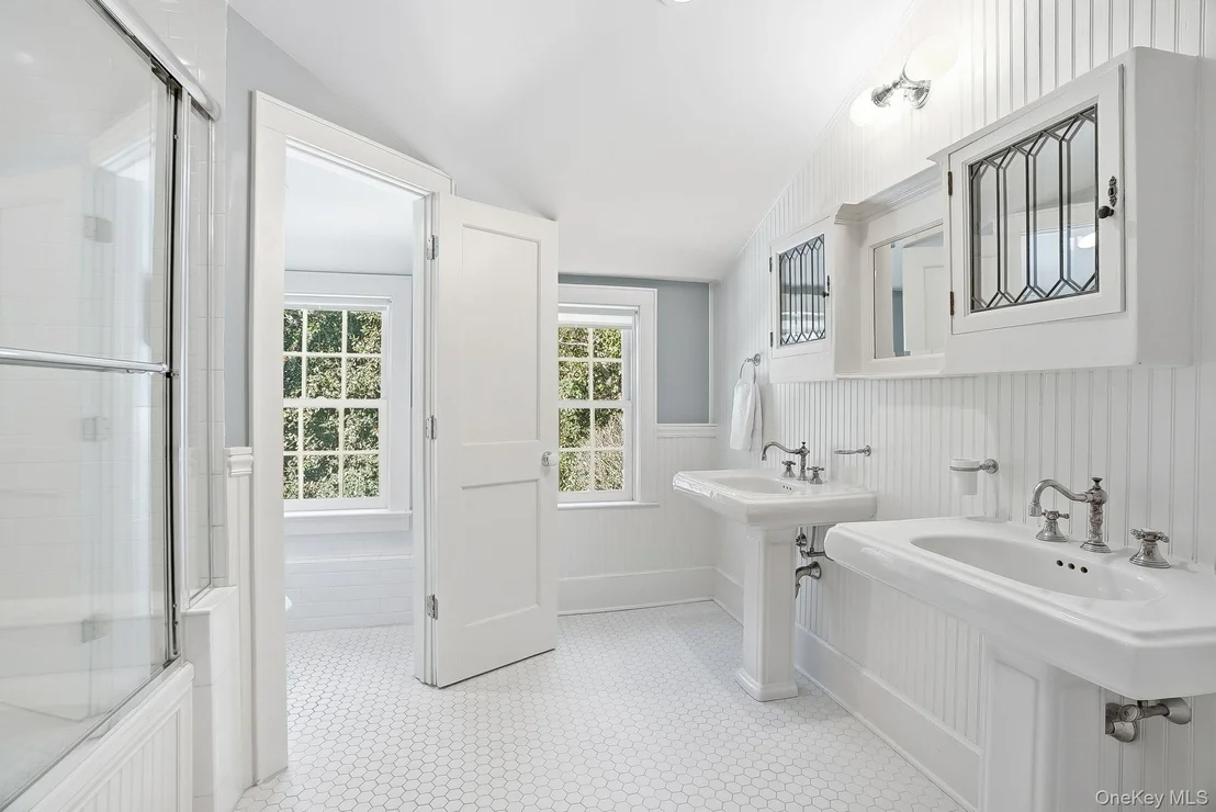 Photo of 880 Forest Avenue