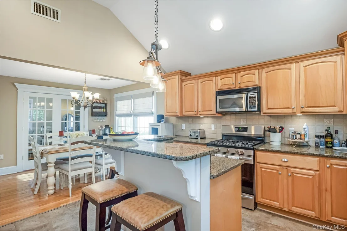 Photo of 242 Islip Boulevard