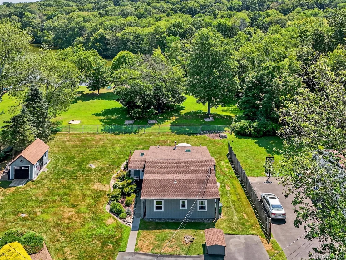 Photo of 85 Lakeside Road