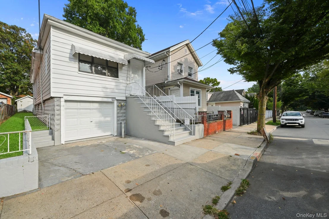Photo of 338 Thieriot Avenue
