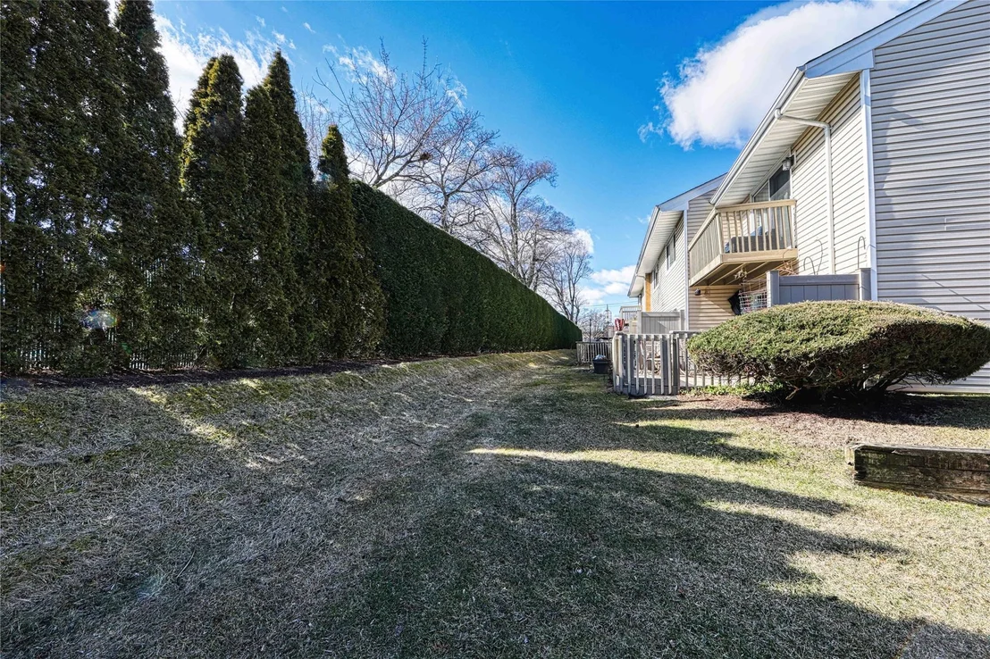 Photo of Unit 712 at 2355 Pershing Boulevard