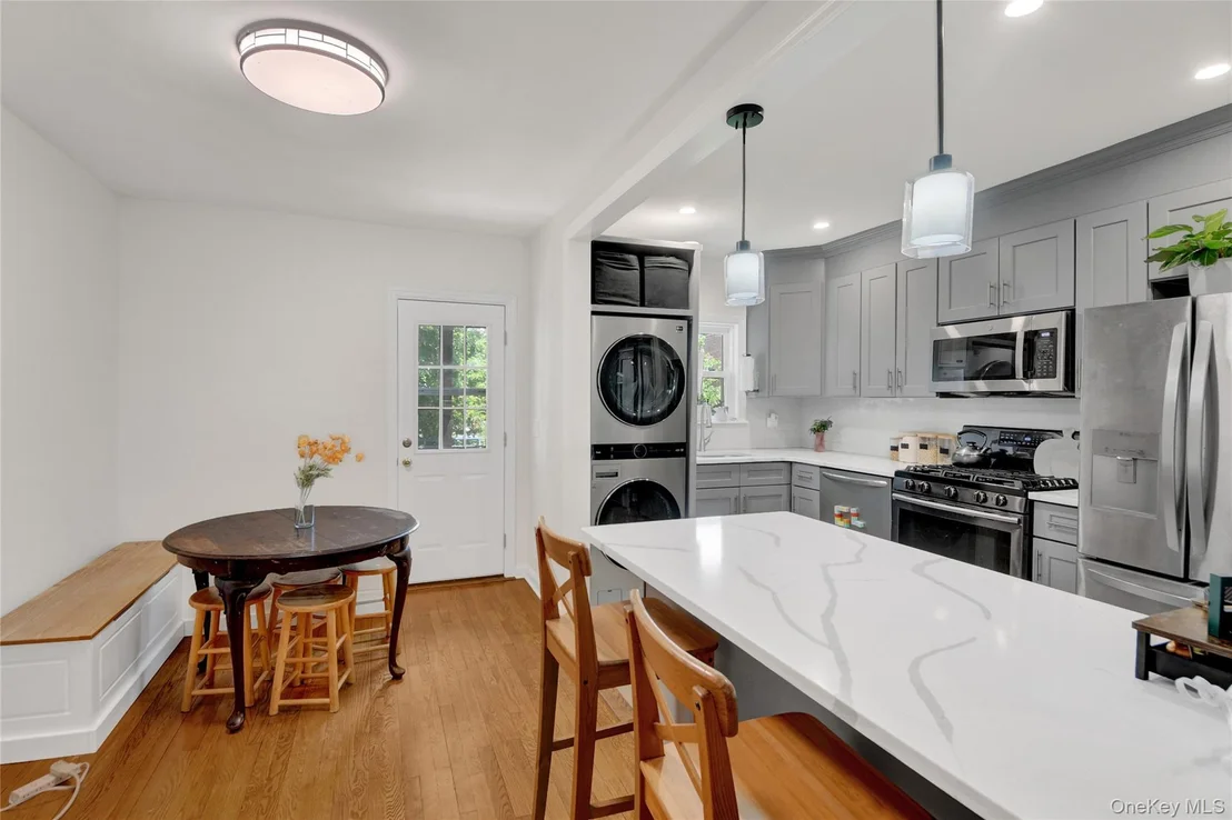 Photo of 1808 Hering Avenue