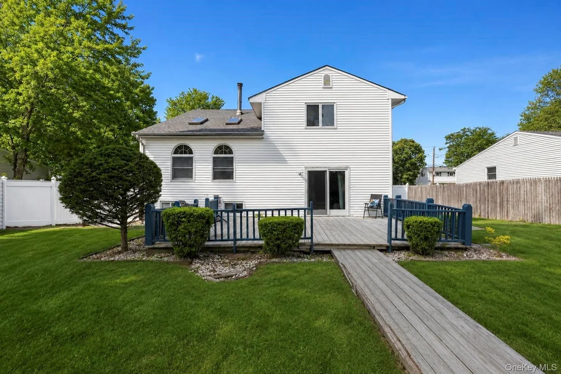Photo of 117 Selden Boulevard