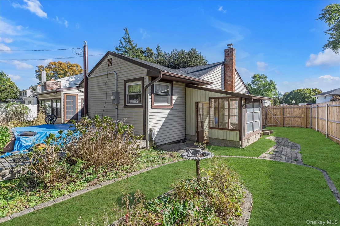 Photo of 6 Roxbury Drive