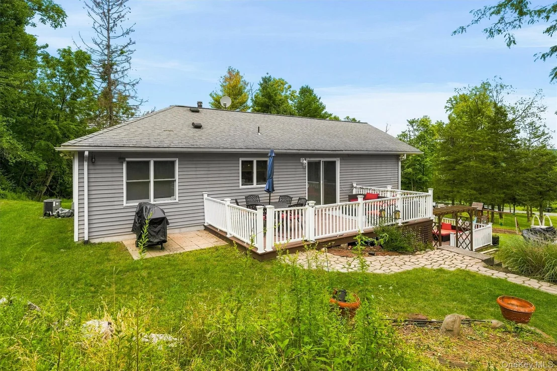 Photo of 412 Laroe Road