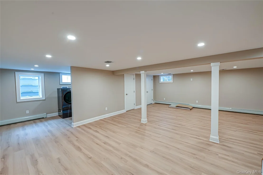 Photo of 31 Boulevard Avenue