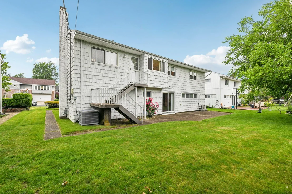 Photo of 904 Woodmere Drive