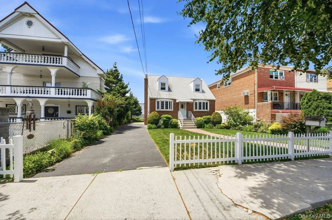 Photo of 195 Graff Avenue