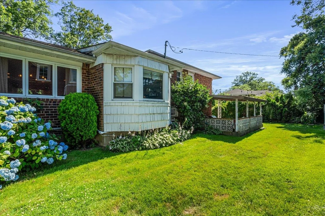 Photo of 157 Birch Dr