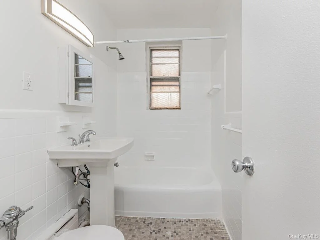 Photo of Unit 3F at 6535 Broadway
