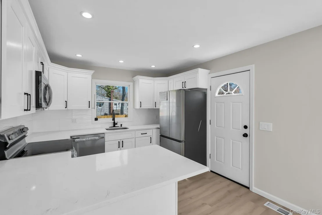 Photo of 133 Lakeview Drive