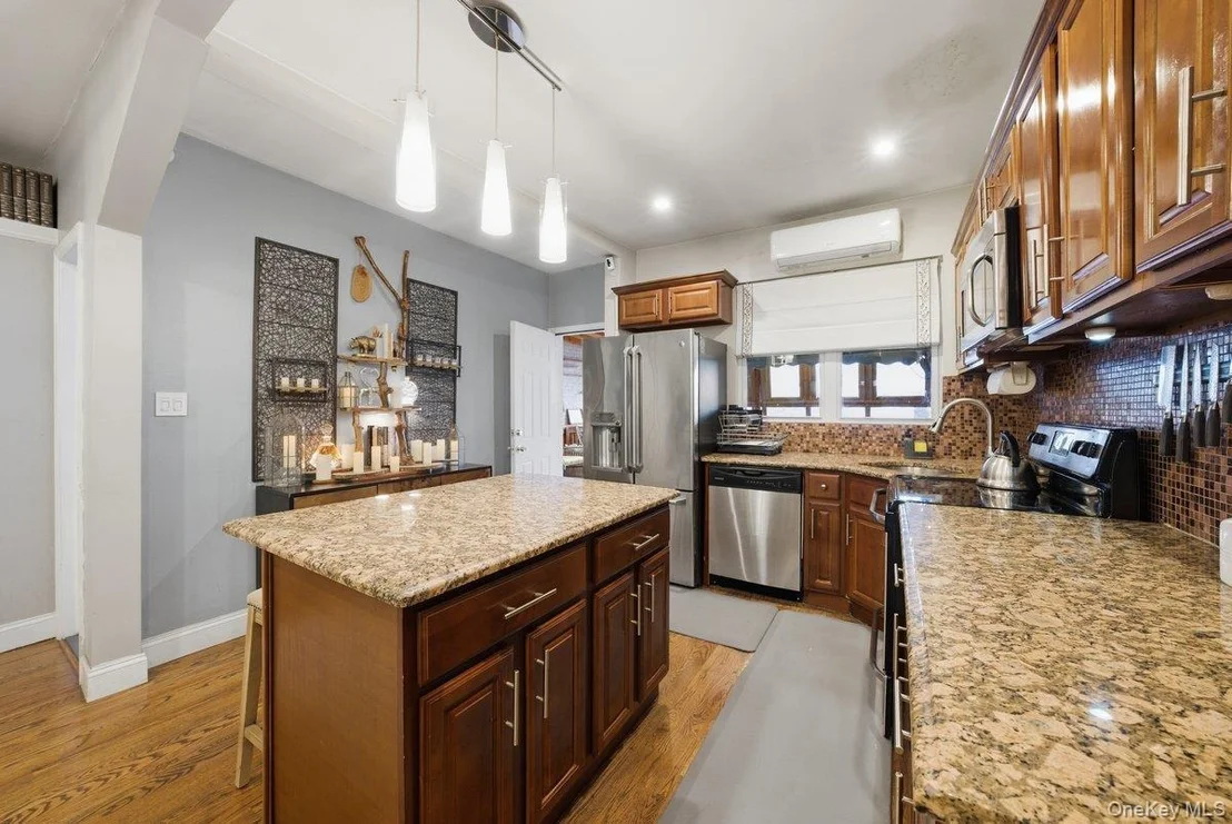 Photo of 4641 Carpenter Avenue