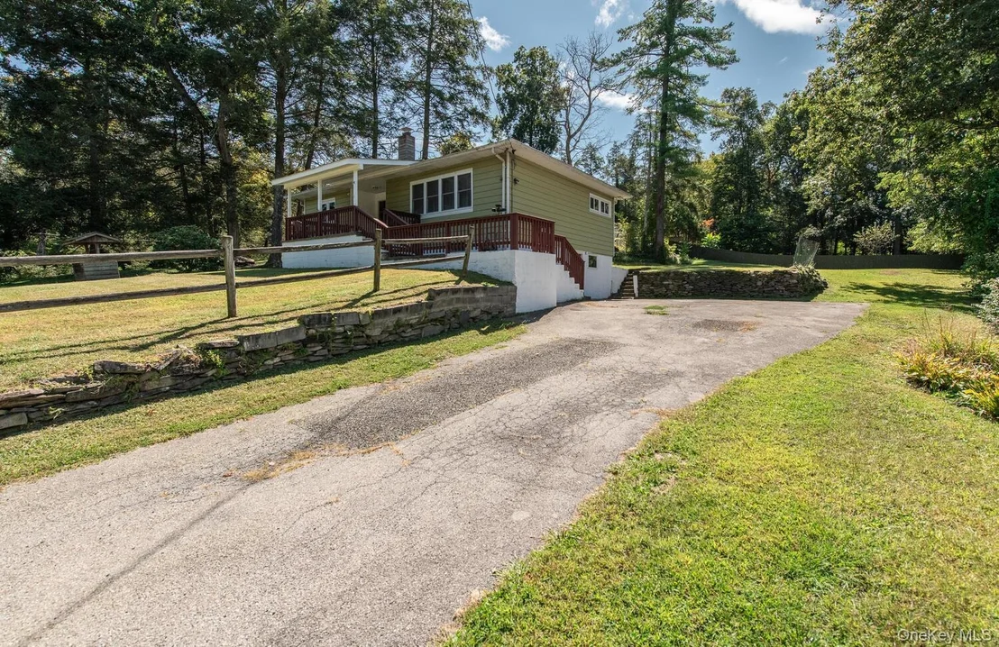 Photo of 44 Pine Woods Road