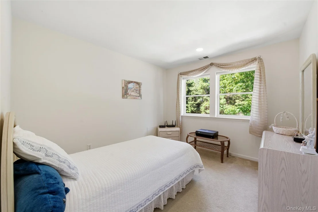 Photo of 9 Ridgefield Drive