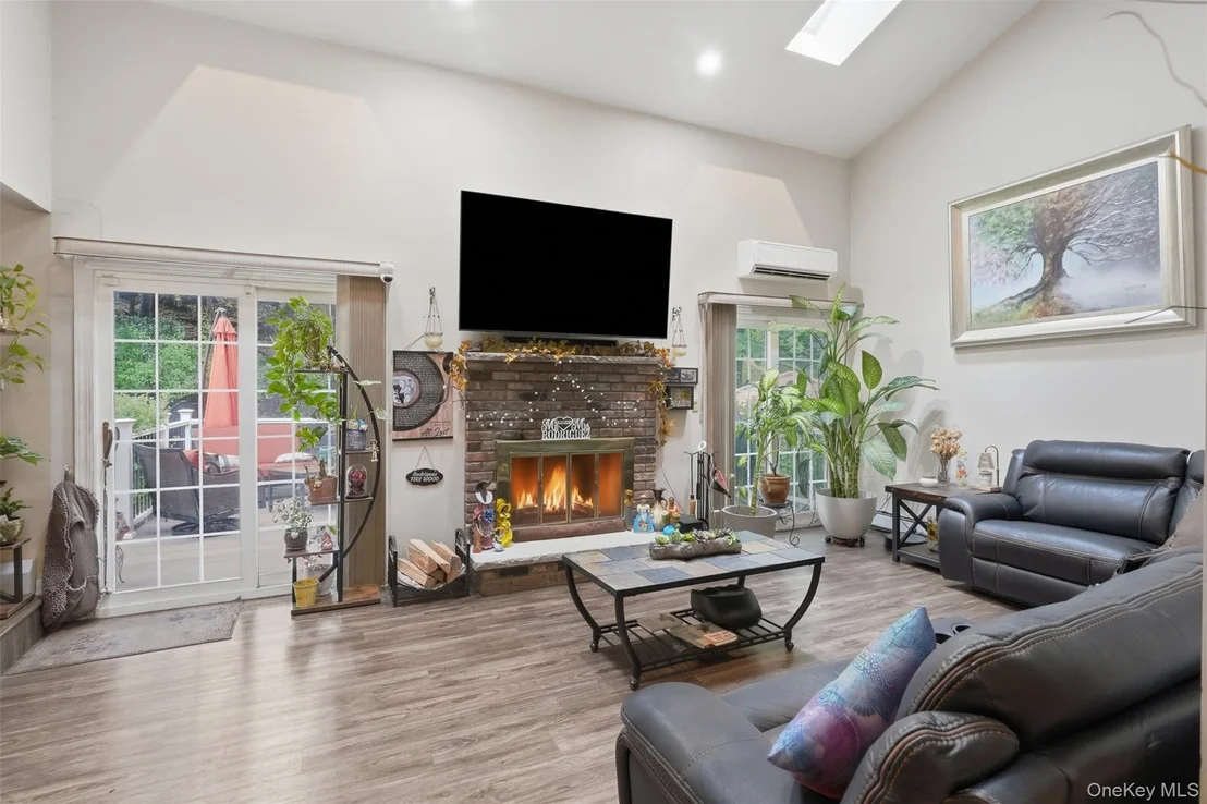 Photo of 16 Larkin Lane