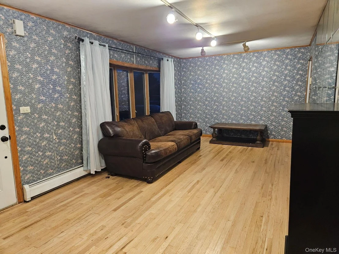 Photo of 132 Maple Avenue