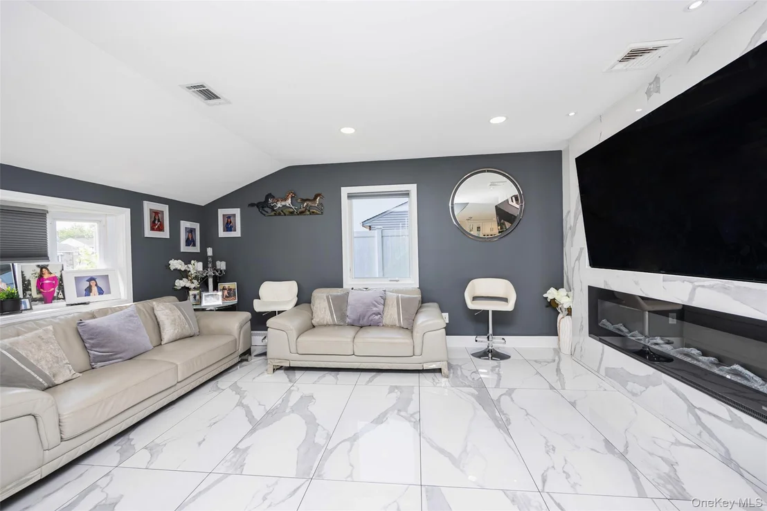 Photo of 4185 Harriet Road