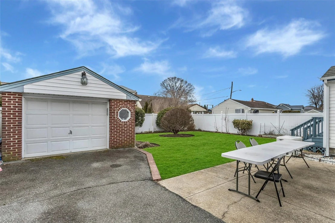 Photo of 61 Audrey Avenue