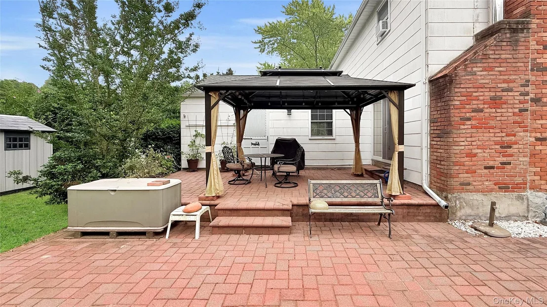 Photo of 37 Hampton Avenue