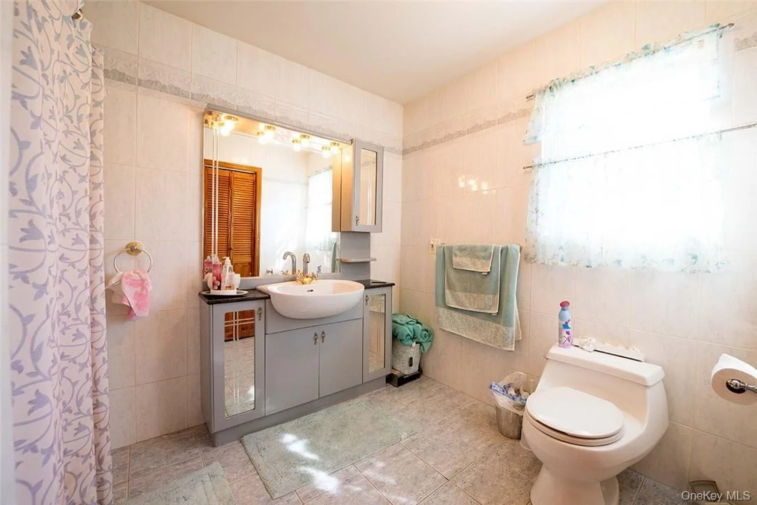 Photo of 114 Levine Road