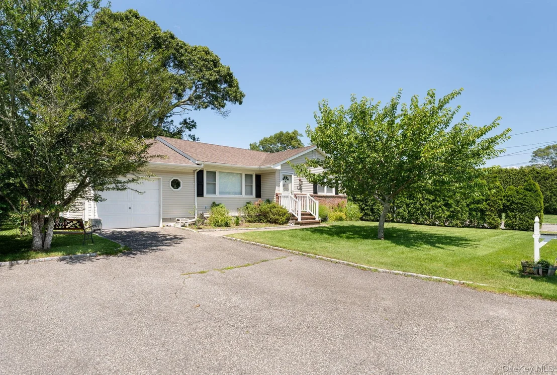 Photo of 23 Staller Boulevard