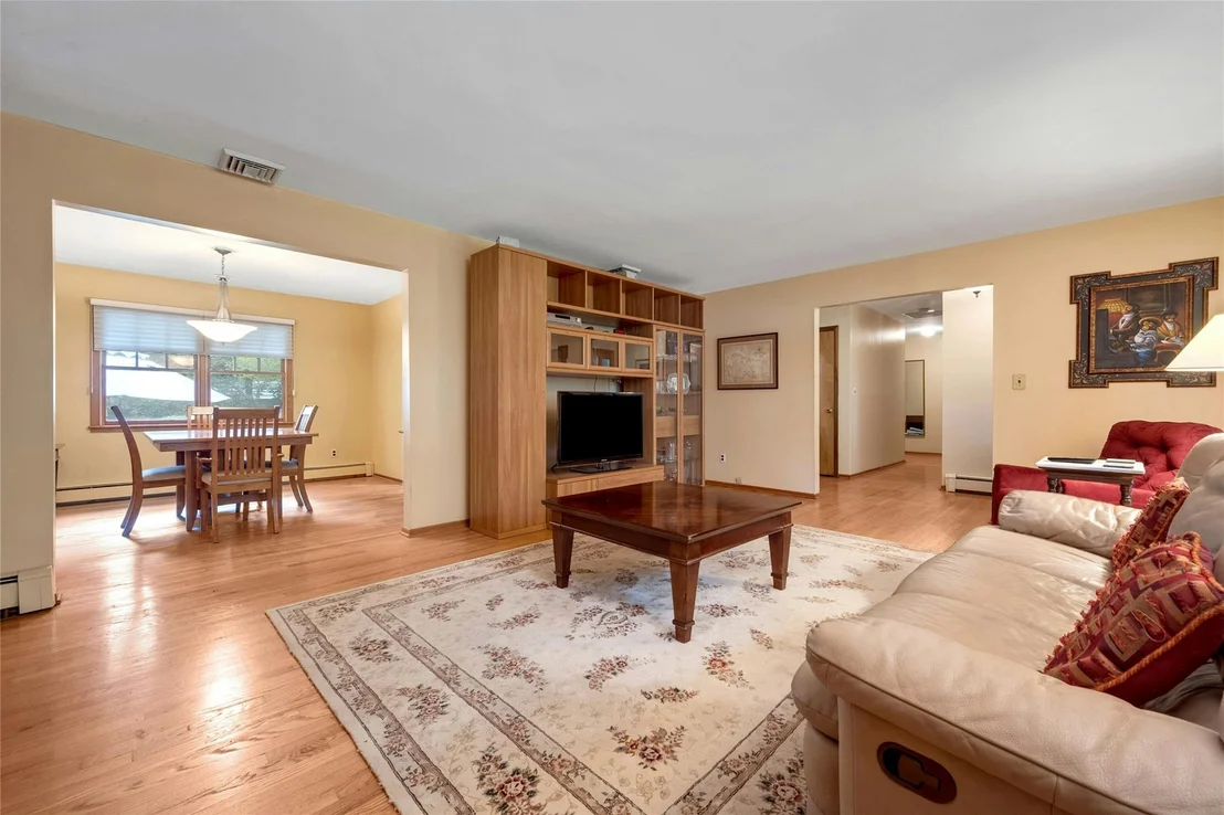 Photo of 263 Memorial Drive