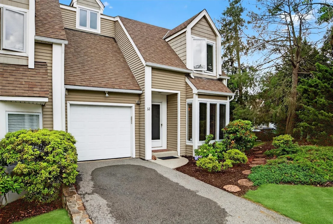 Photo of 32 Spring Pond Drive