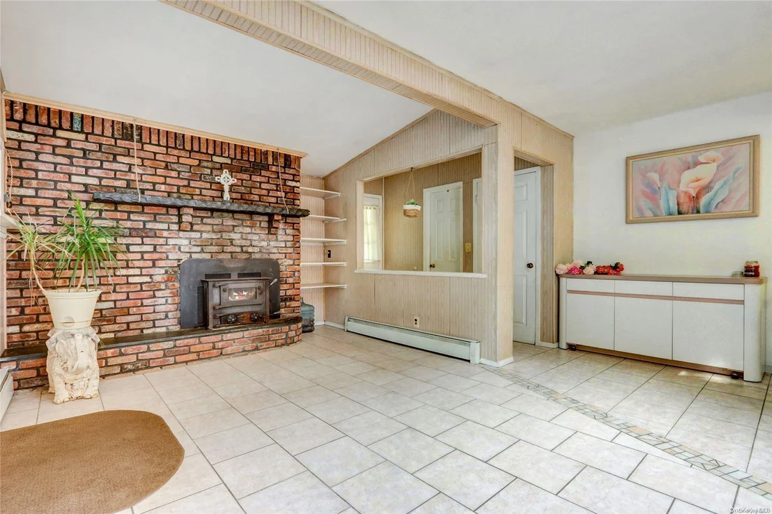 Photo of 83 Erlanger Boulevard