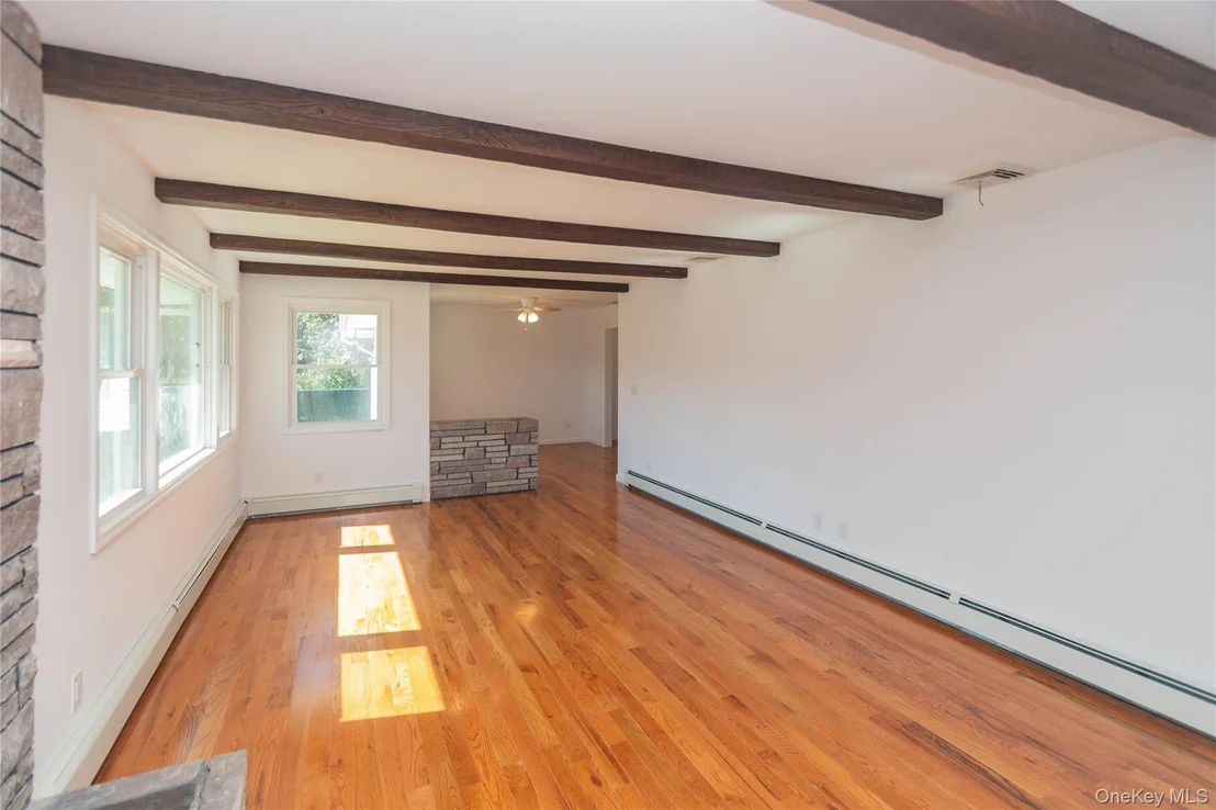 Photo of 325 Hooker Avenue