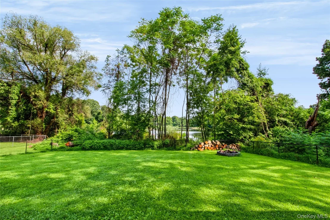 Photo of 20 Seneca Lane