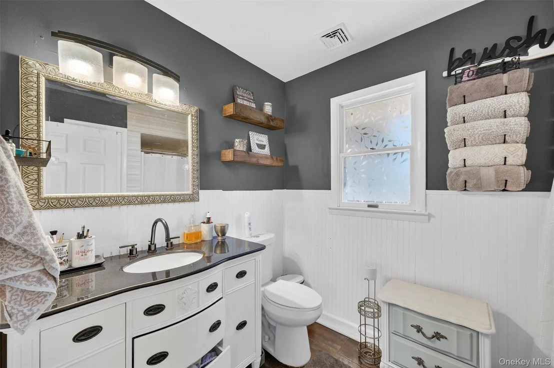 Photo of 216 Edgewood Drive N