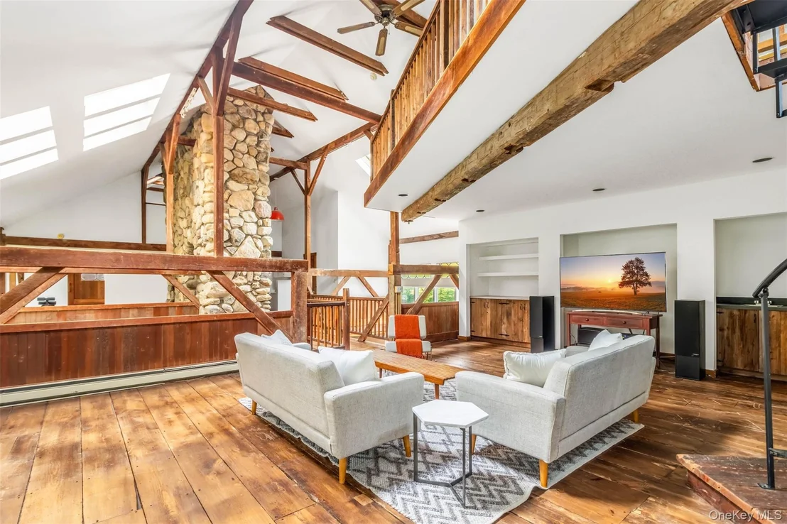 Photo of 880 W Mill Road
