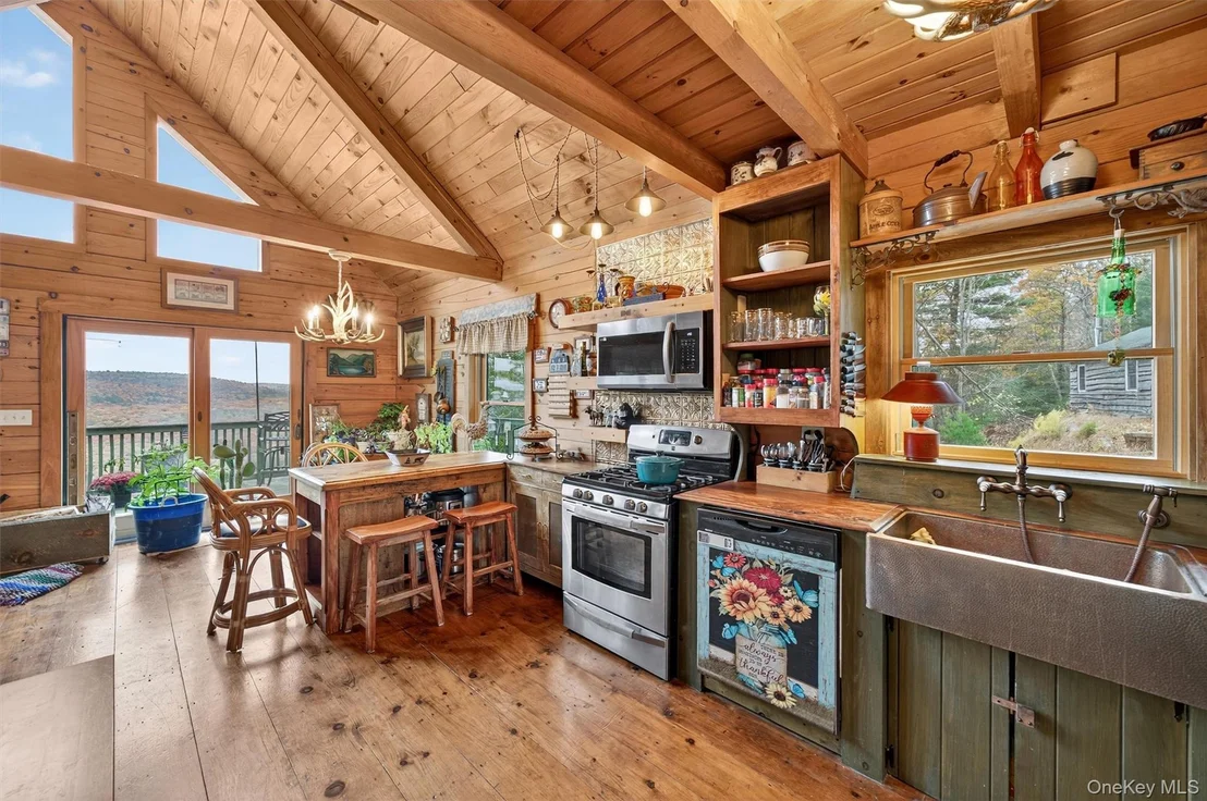 Photo of 129 Hallock Road