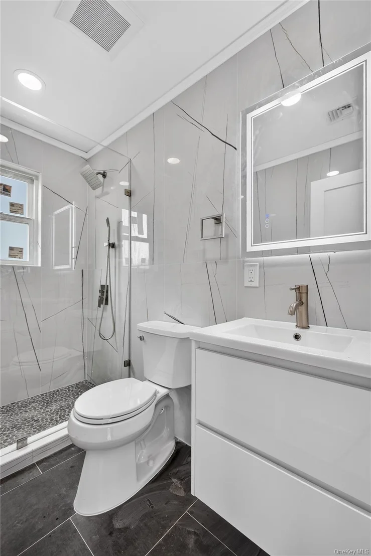 Photo of 265 Roosevelt Avenue