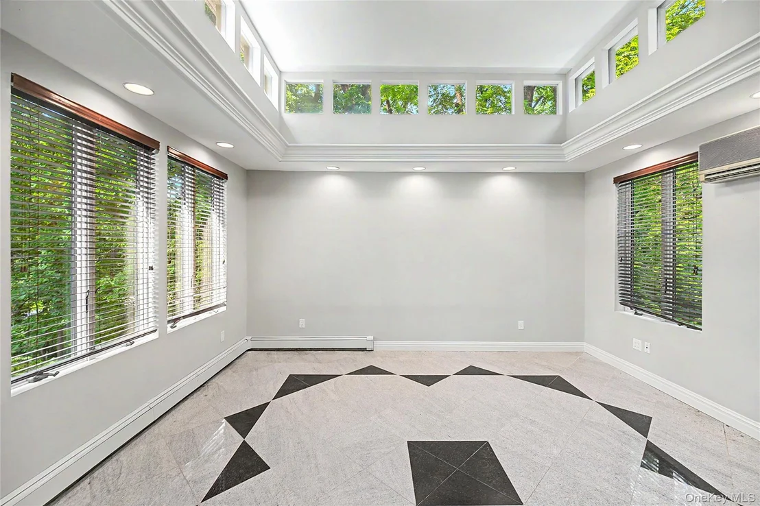 Photo of 6 The Maples