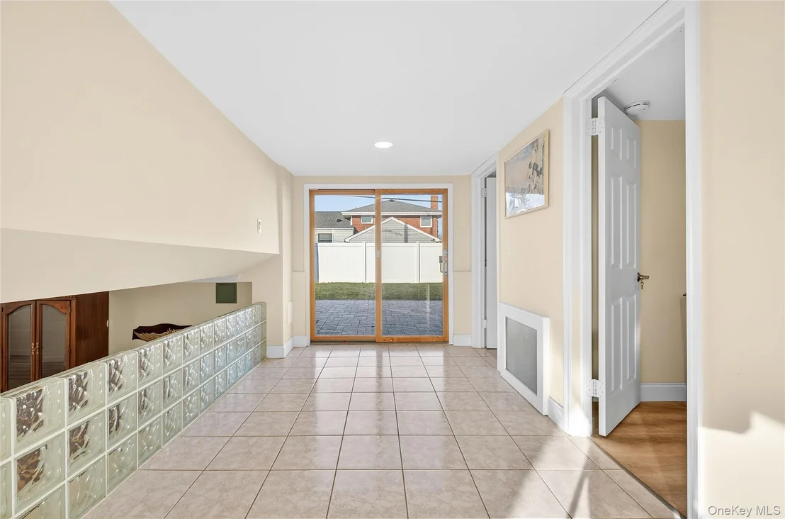 Photo of 38 S Oaks Boulevard