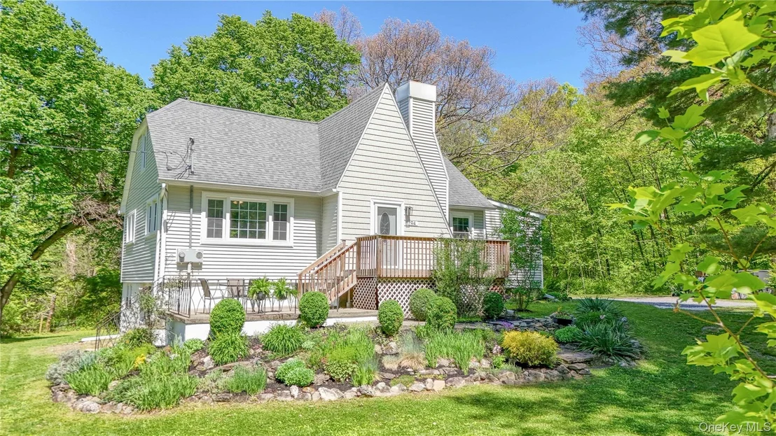 Photo of 94 Smithtown Road