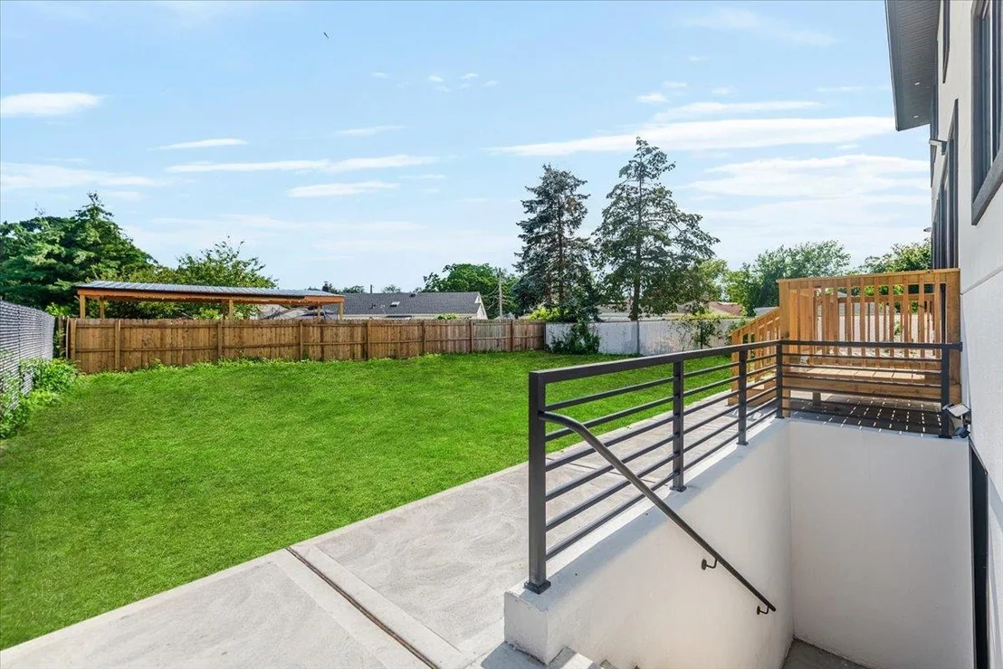 Photo of 1489 Howell Road