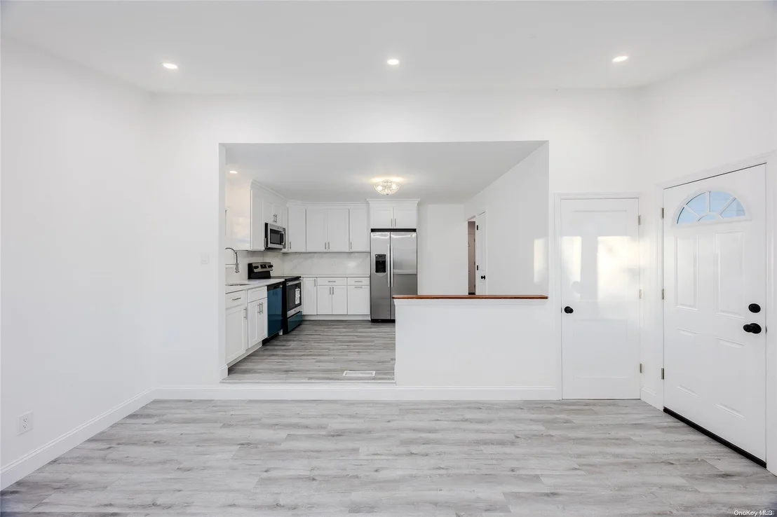 Photo of 2914 Devon Avenue