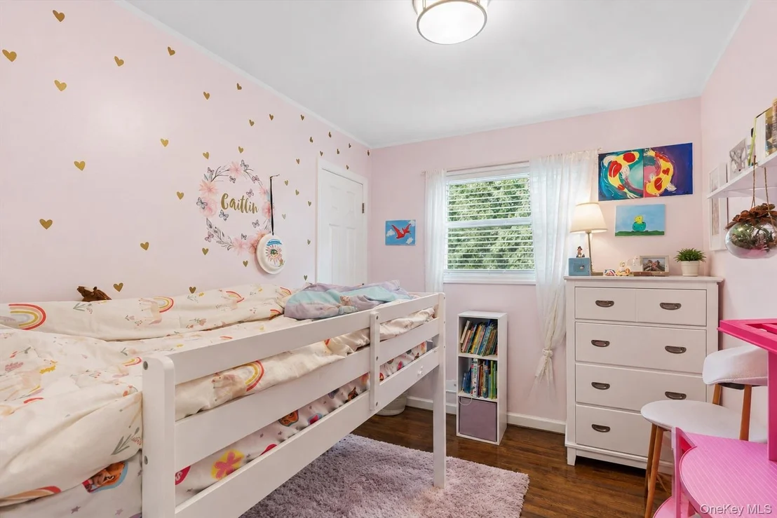 Photo of 52 Larry Road S