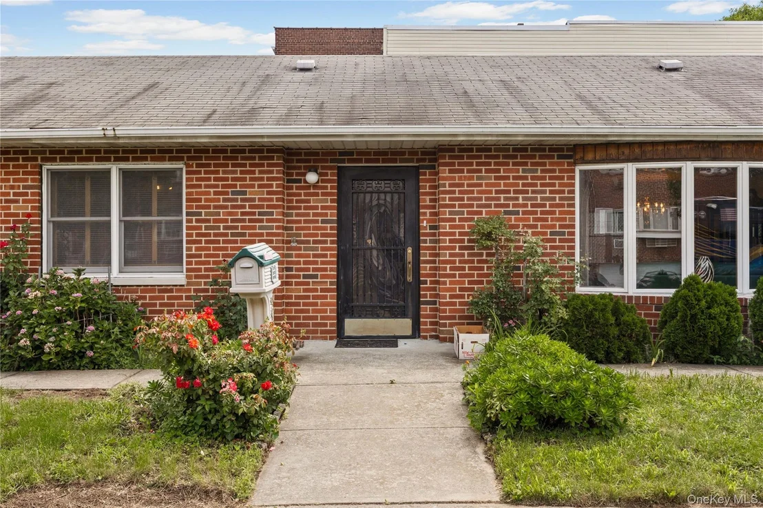 Photo of 900 Vincent Avenue