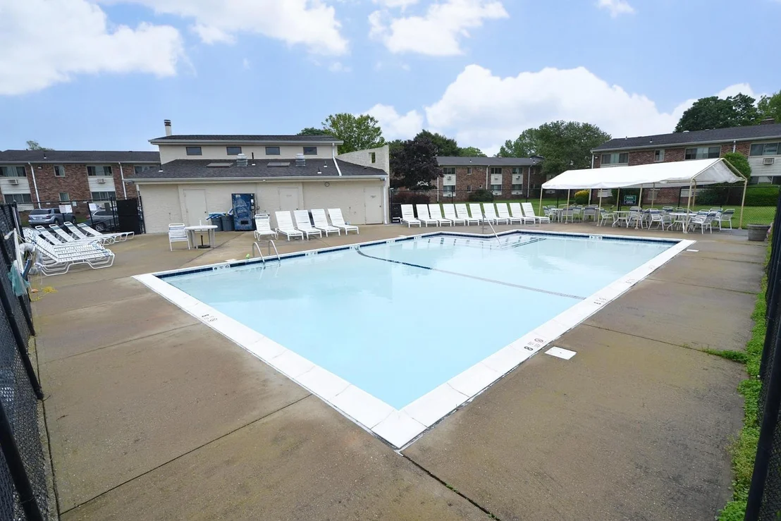 Photo of Unit 39B at 2449 Union Boulevard