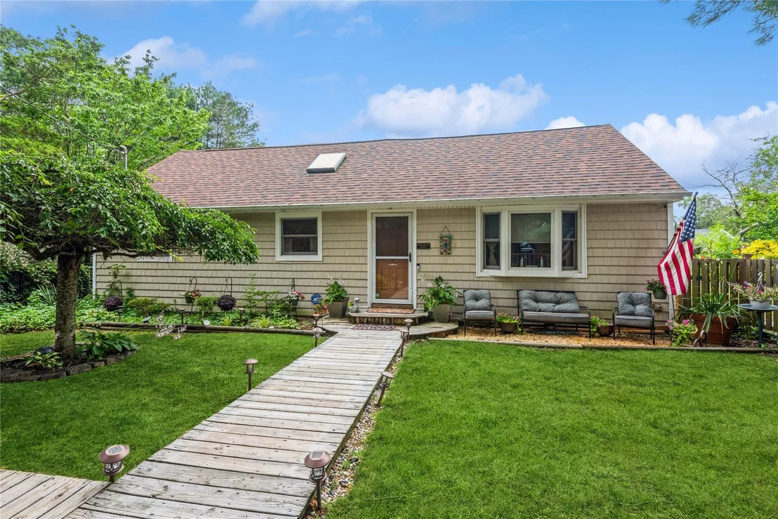 Photo of 120 Lynbrook Drive