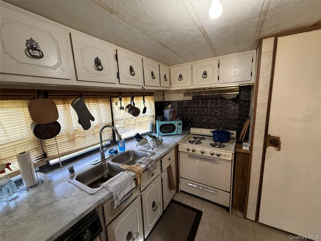 Photo of 409 Sandgate Drive