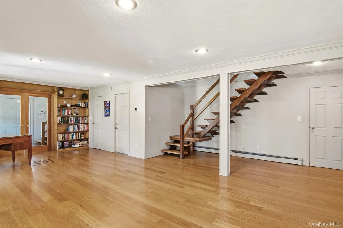 Photo of 6 Laurel Way