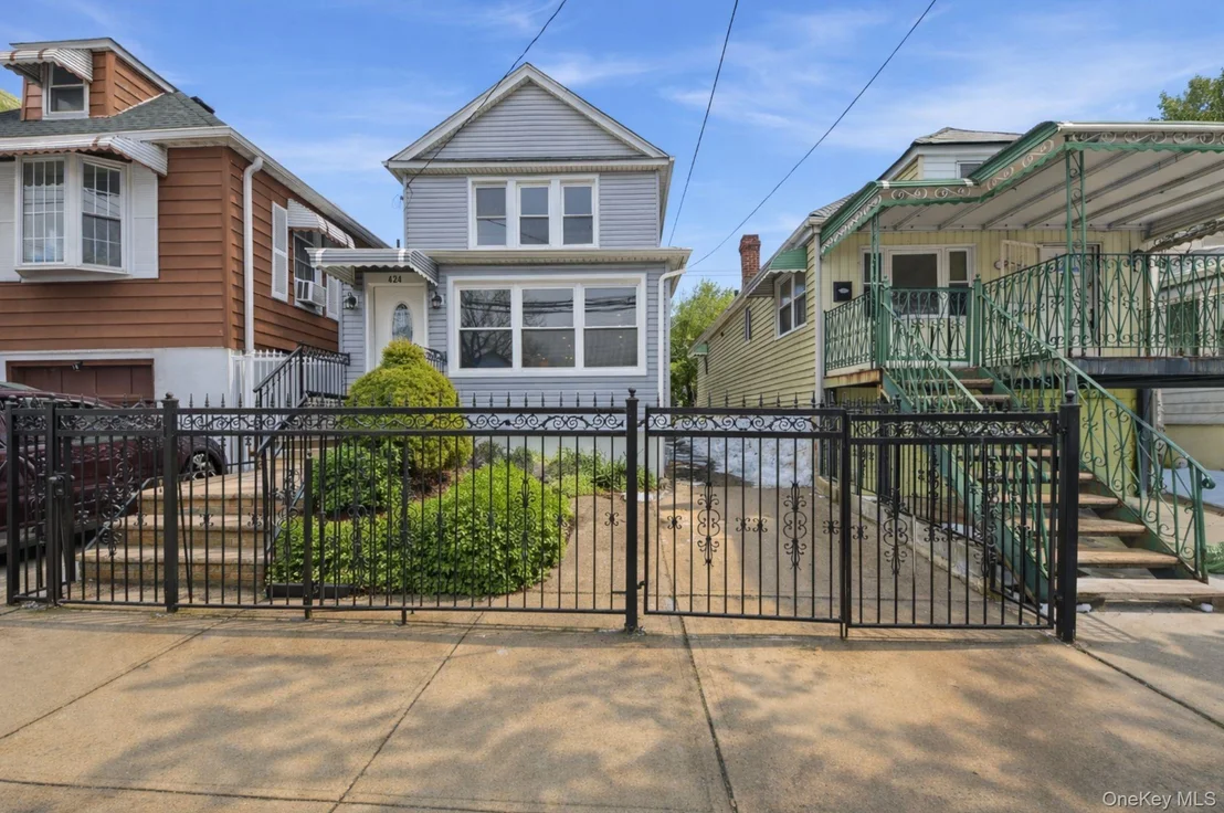 Photo of 424 Thieriot Avenue