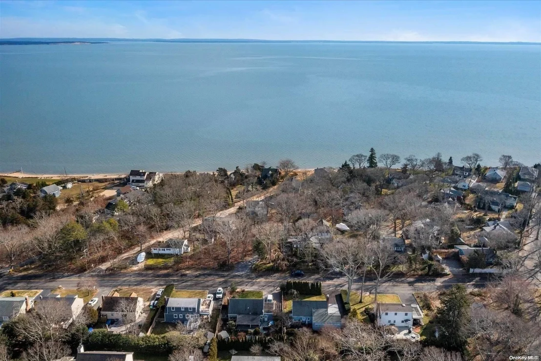 Photo of 4985 Peconic Bay Boulevard