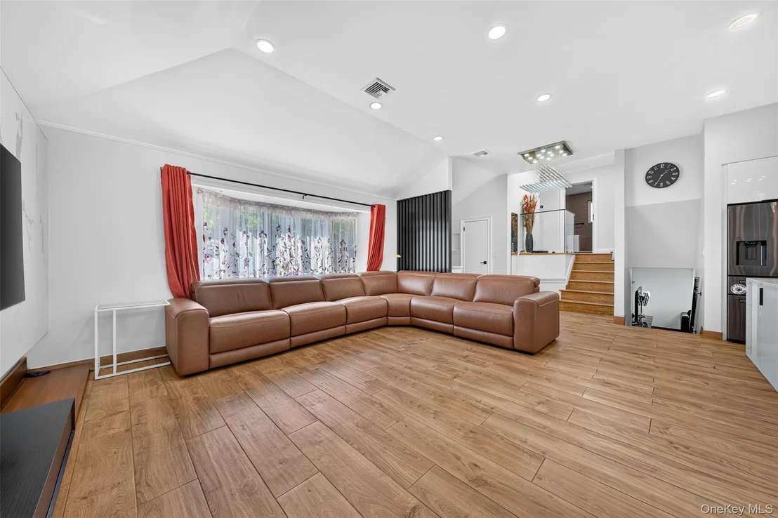 Photo of 76 Marcus Avenue